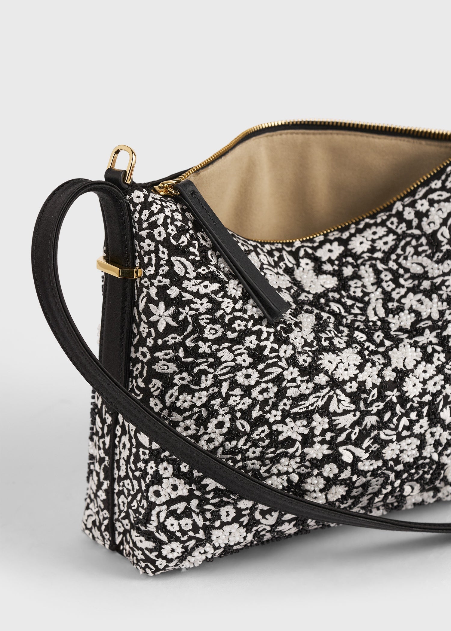 Bevel floral wristlet black/white