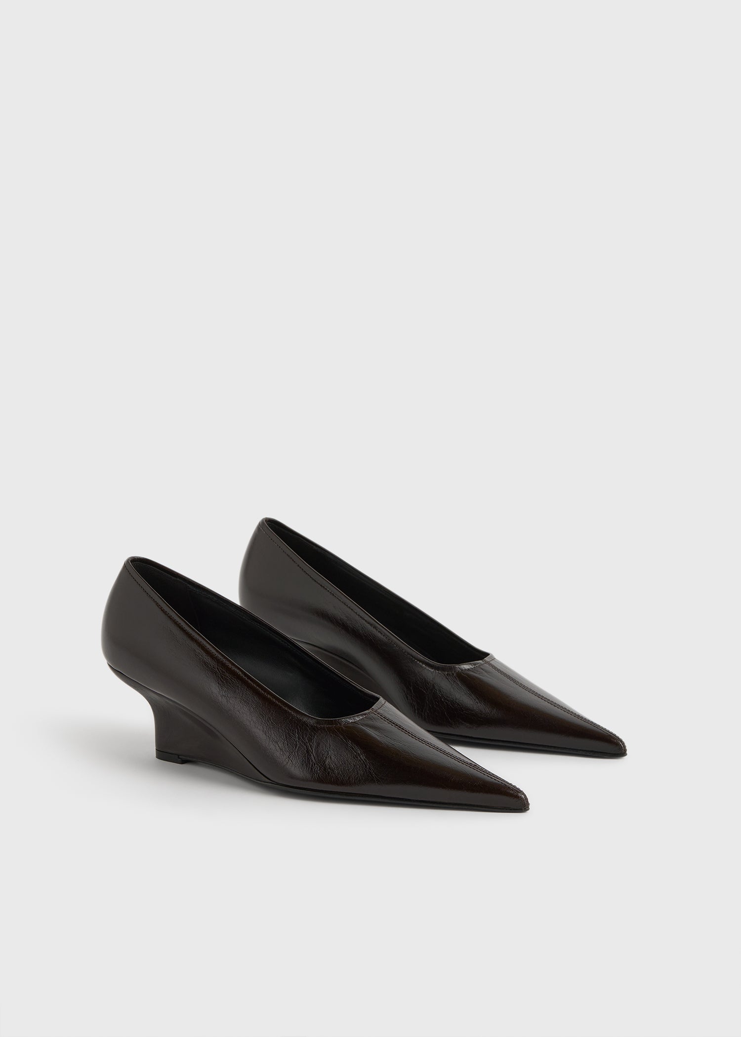 Sharp naplack wedge pumps bark