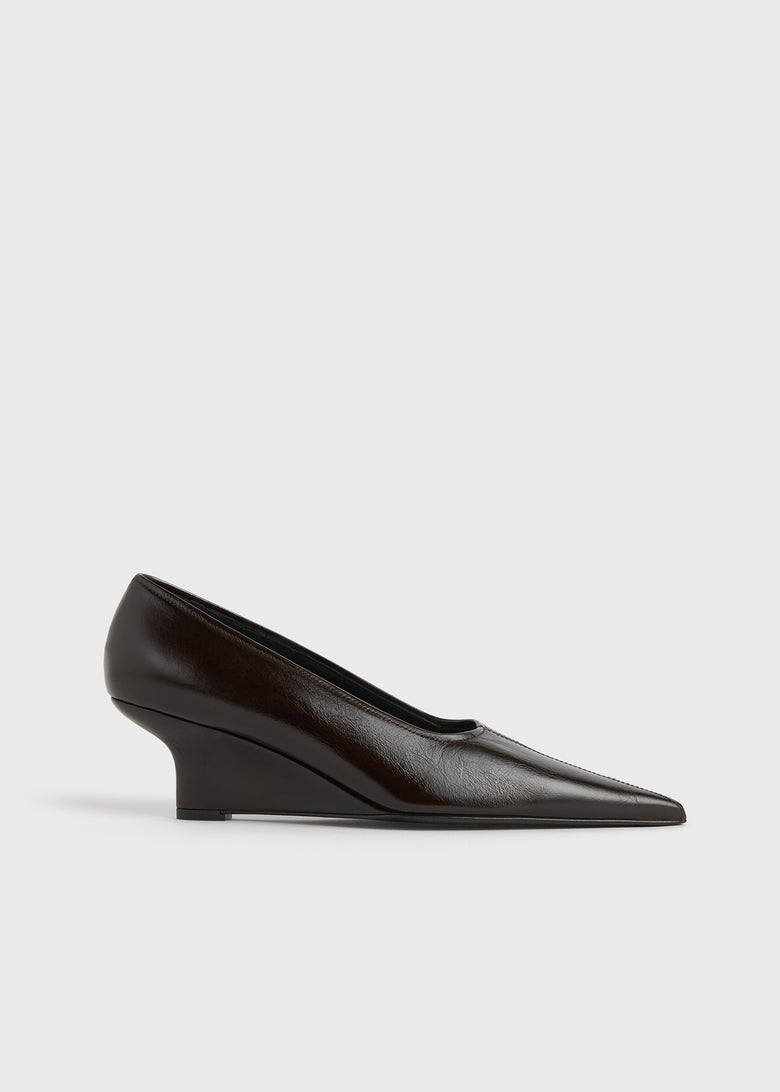 Sharp naplack wedge pumps bark