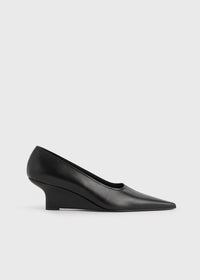 Sharp nappa wedge pumps black