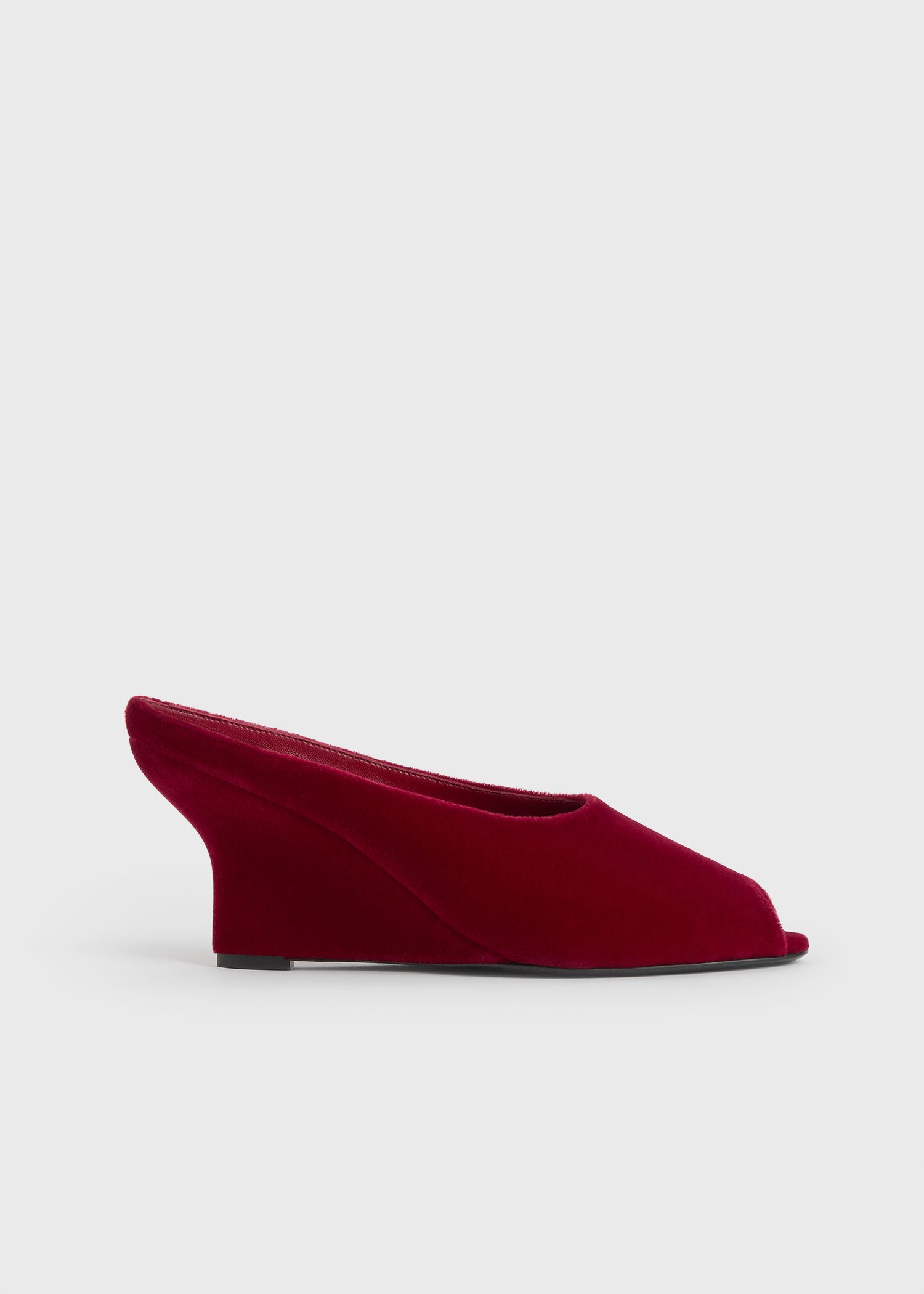 Peep-toe velvet wedge mules red