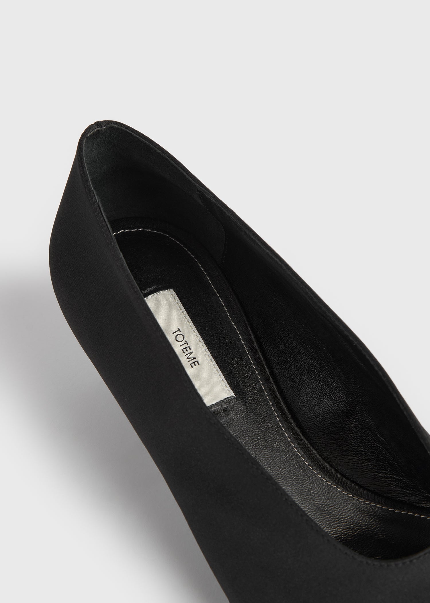 Bow satin kitten pumps black