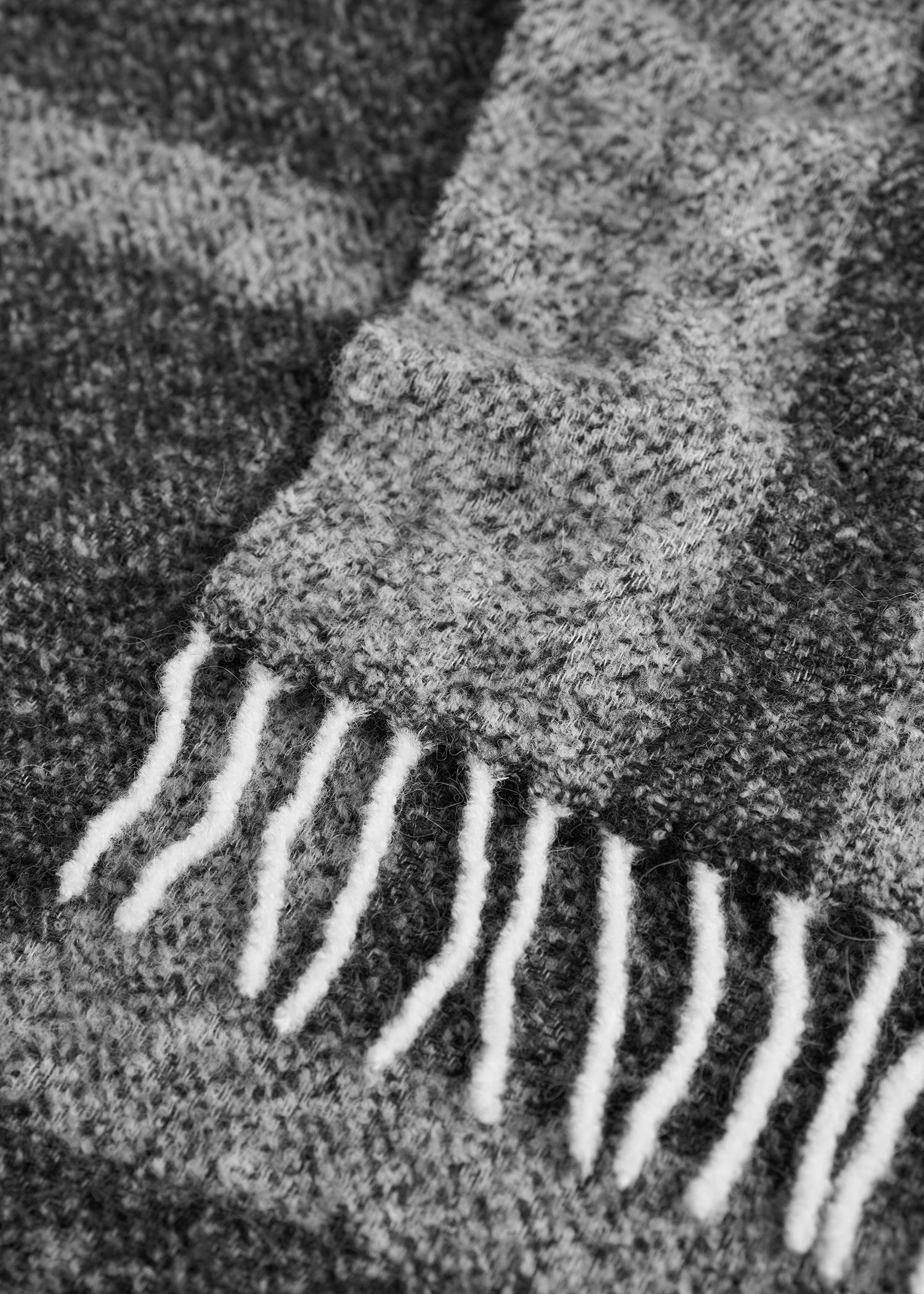 Monogram jacquard scarf black/white