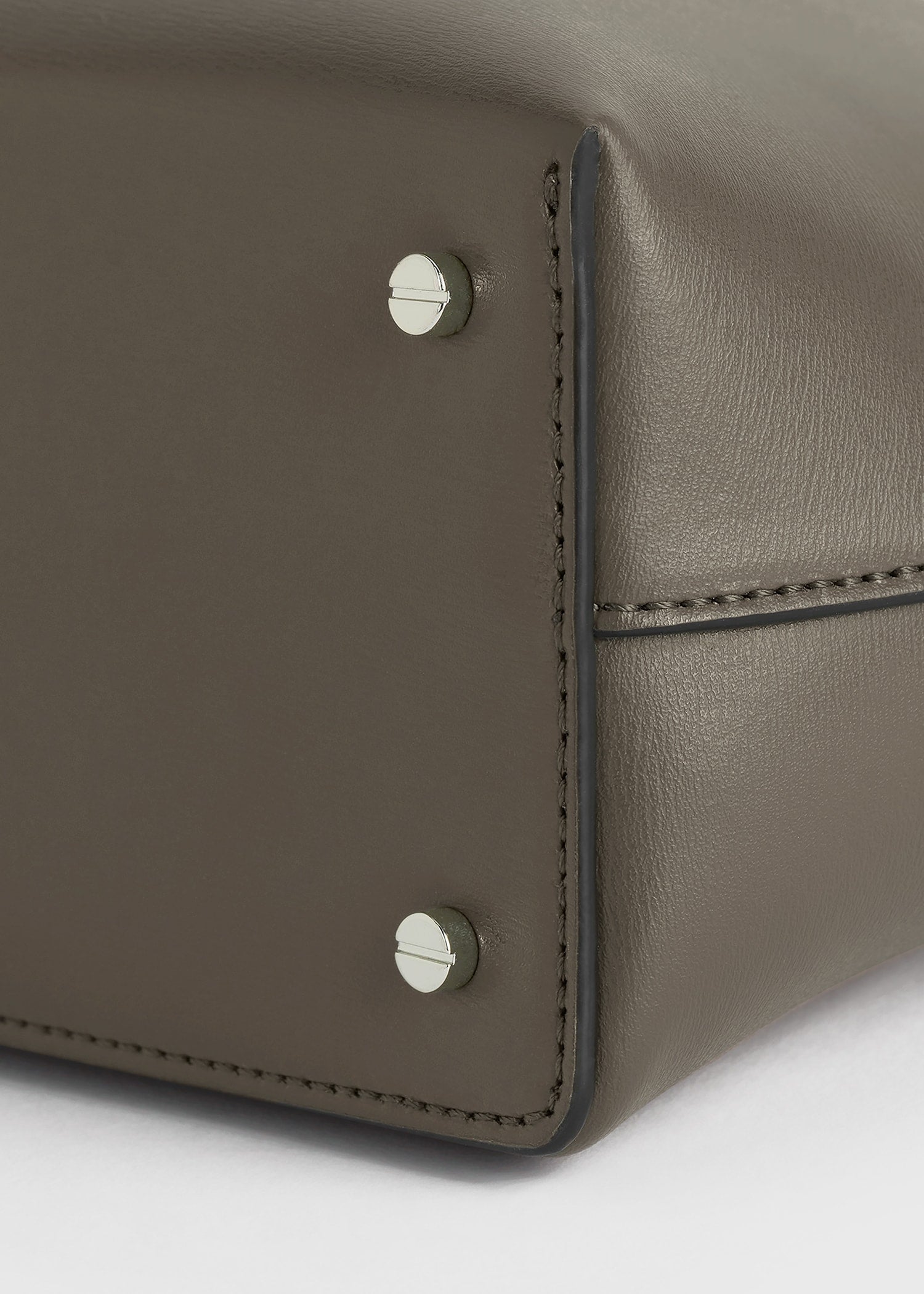 T-lock leather clutch ash