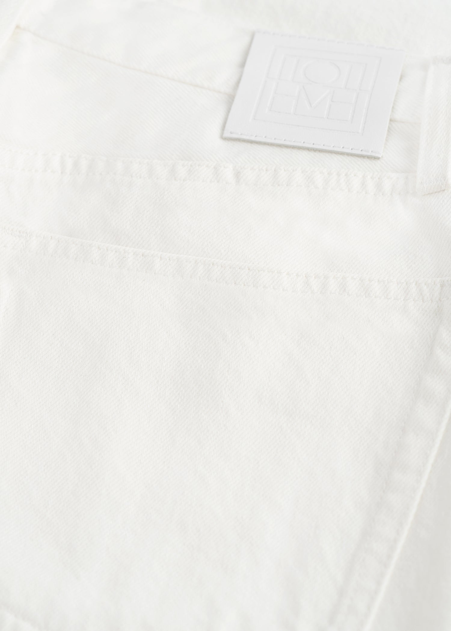 Classic cut denim off-white