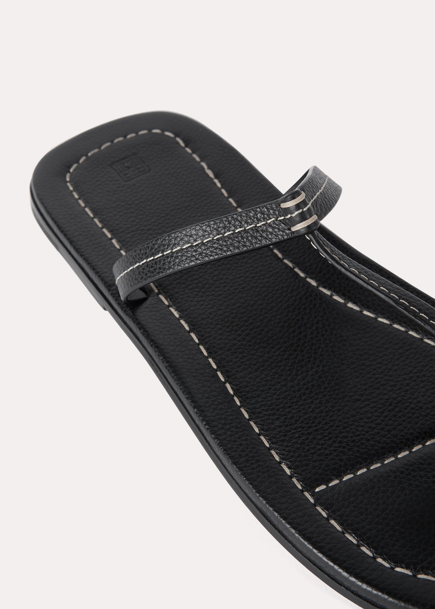 The T-Strap Sandal black grain